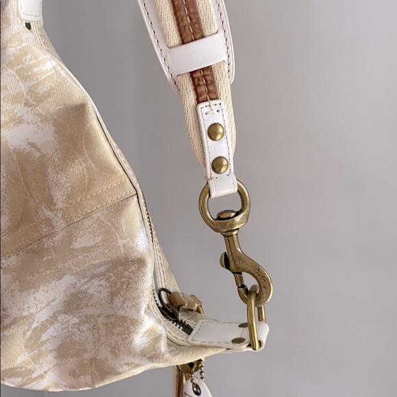 Authentic Coach Signature Purse - Picture 3 of 9